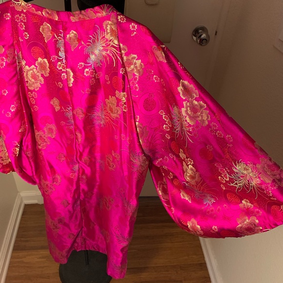 Vintage HOT PINK satin kimono